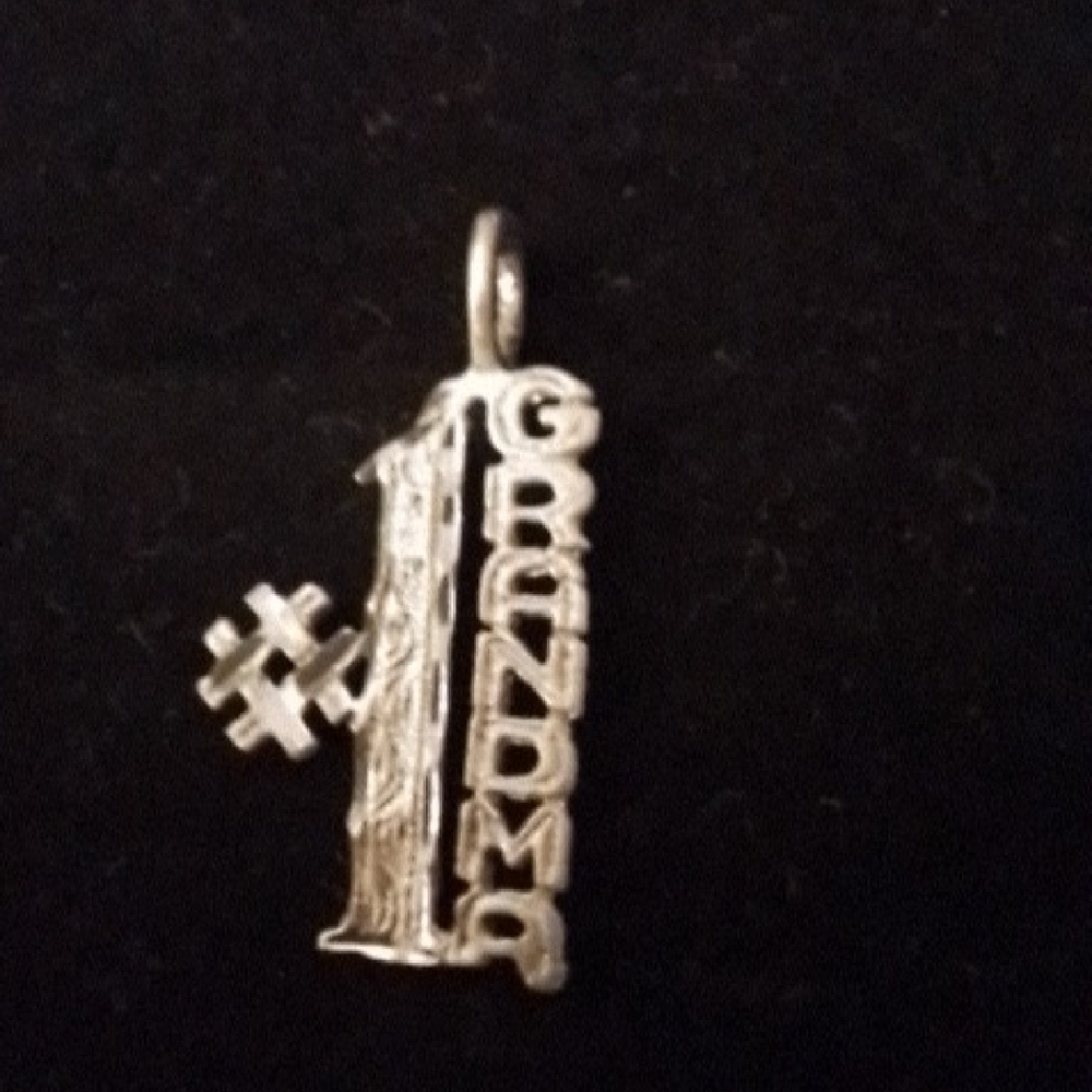 Elegant 14k Gold Grandma Pendant Necklace - Picture 2 of 4